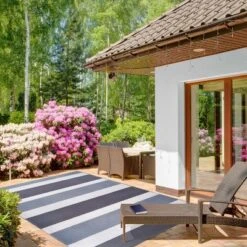 Modern Classic Coastal Stripes Indoor/ Outdoor Area Rug By Blue Nile Mills