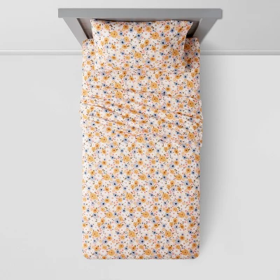 Vintage Floral Print Cotton Kids' Sheet Set - Pillowfort™ 2 Vintage Floral Print Cotton Kids' Sheet Set - Pillowfort™ - Image 2